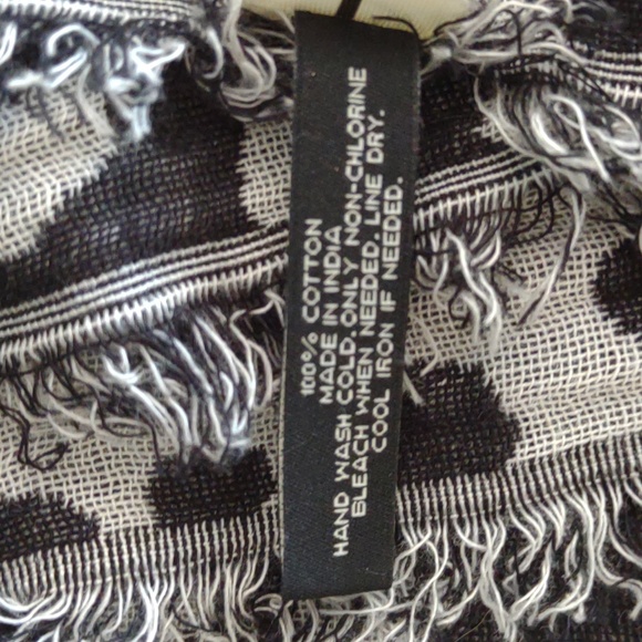 Animal print scarf - Picture 5 of 5